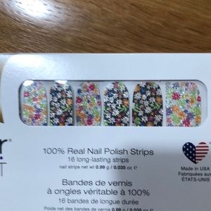 Daisy Me Rolling Color Street nail strips